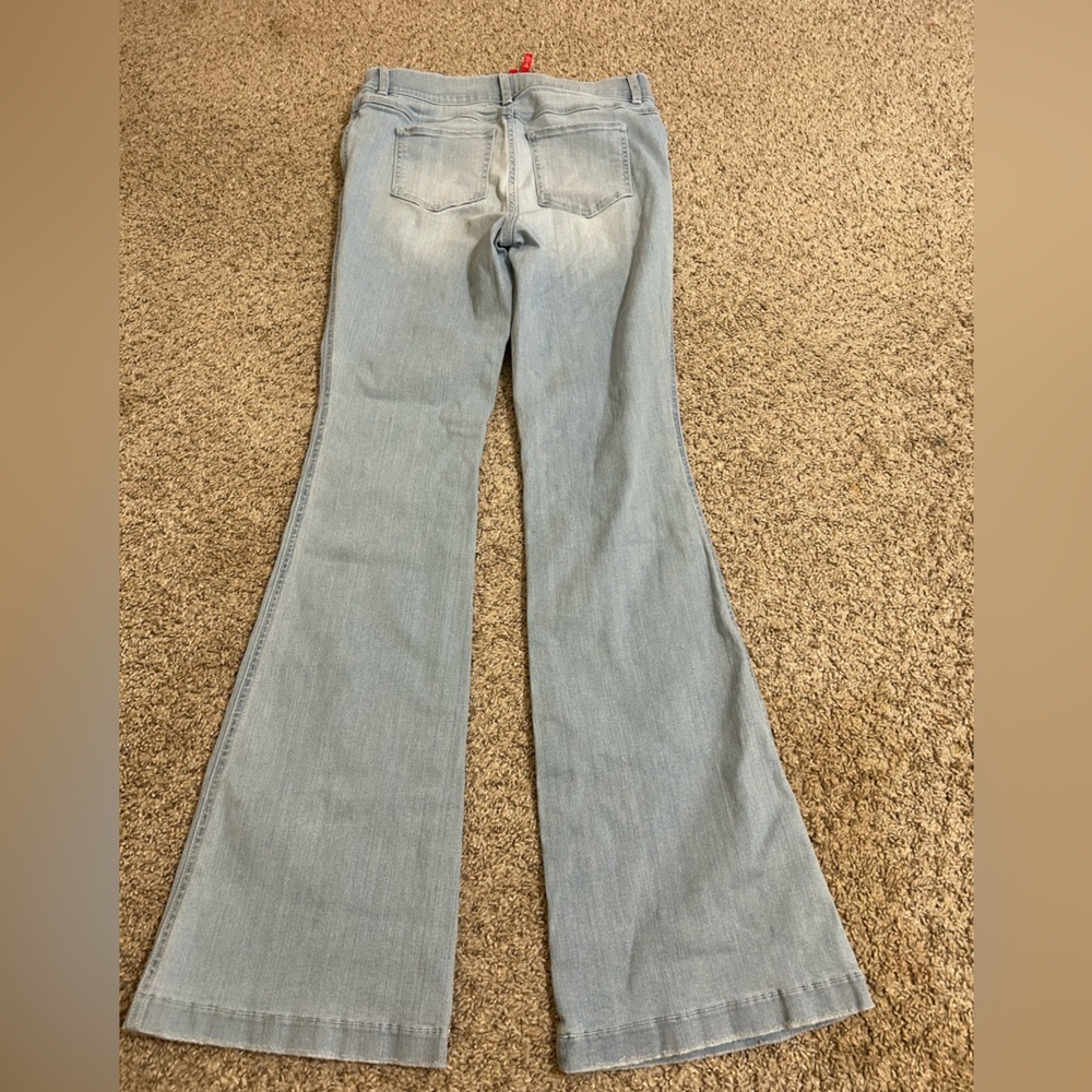 SPANX Denim Flare Leg Jeans Retro Light Wash Size Medium Women's Cotton Blend - Picture 2 of 8